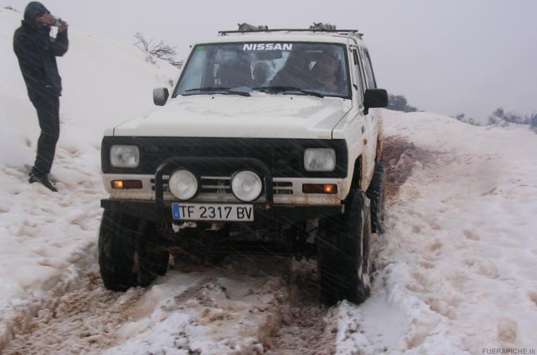 Nissan Patrol bajo la nieve 4x4